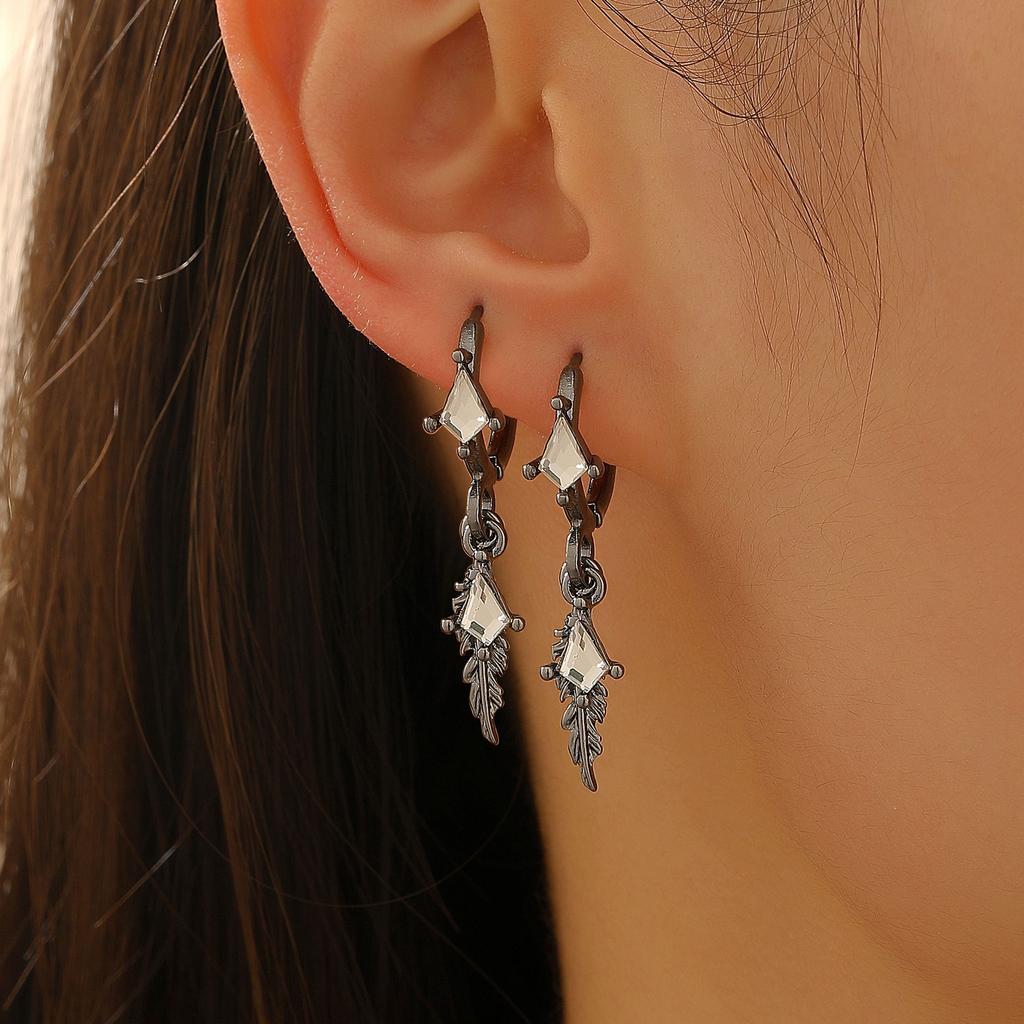 Hiphop Red Crystal Feather Drop Earrings for Women Men Dark Gothic Ear Hoop Personality Crystal Pendant Earrings Rock Zircon