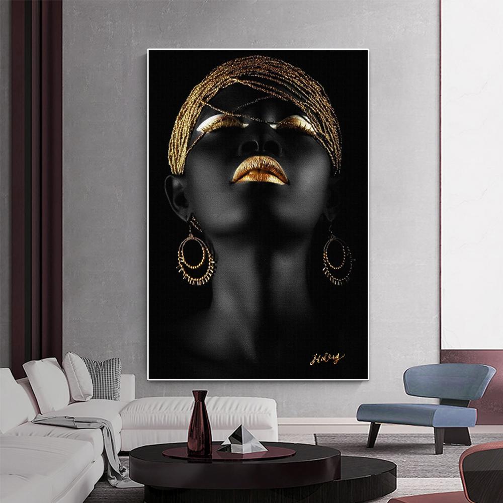 Плакат "Черная ослепительная женщина" напечатан на холсте в гостиной