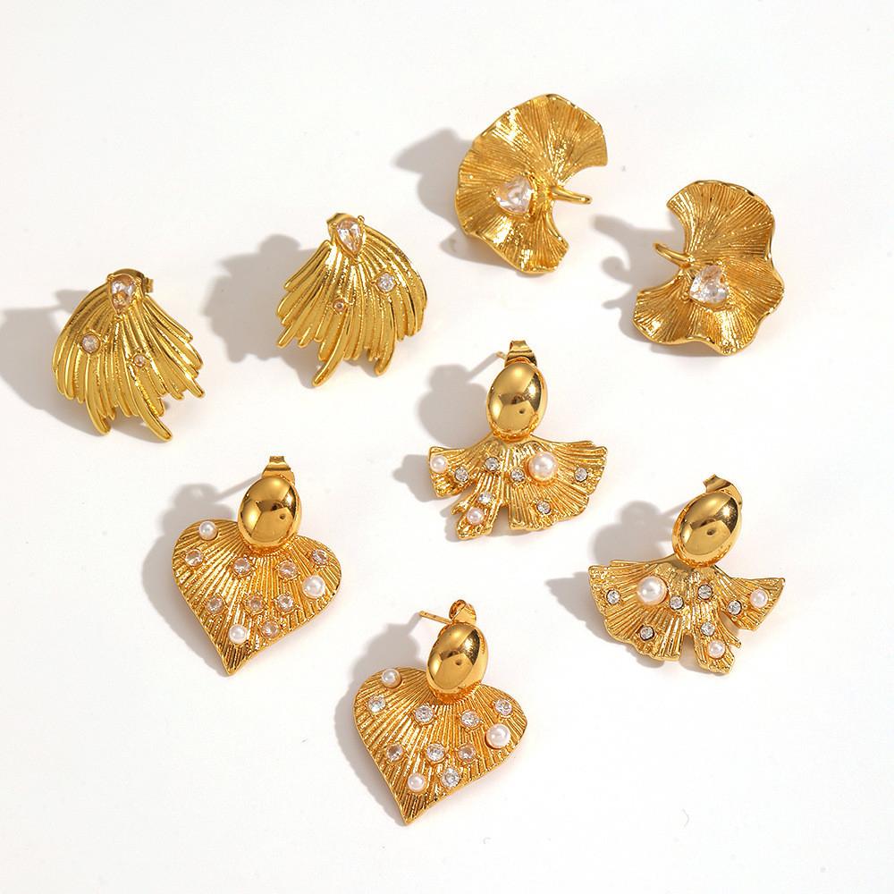 French Retro Pearl Earrings With Heart Shape And Pvd Gold Finish For Female Style Accessory