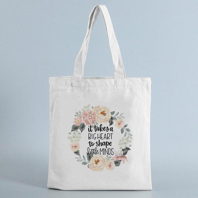 Требуется большое сердце, чтобы сформировать маленький разум, холст, многоразовая сумка для покупок, тканевые сумки на плечо для учителя, модный подарок, большая сумка для покупателя