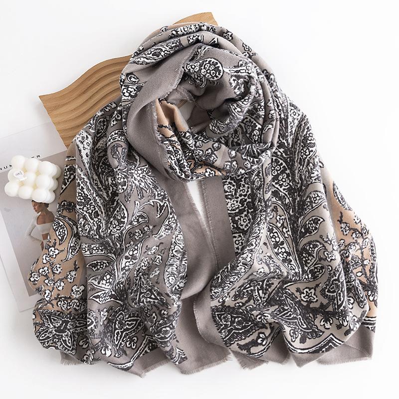 Retro Ethnic Style Color Block Printed Scarf for Women Fresh and Sweet Auspicious Pattern Shawl Fashionable Warm and Soft Scarf