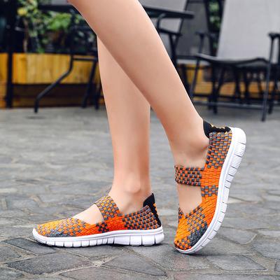 Весенние новые модные дышащие легкие женские туфли, уличные повседневные модные летающие тканые кроссовки для женщин