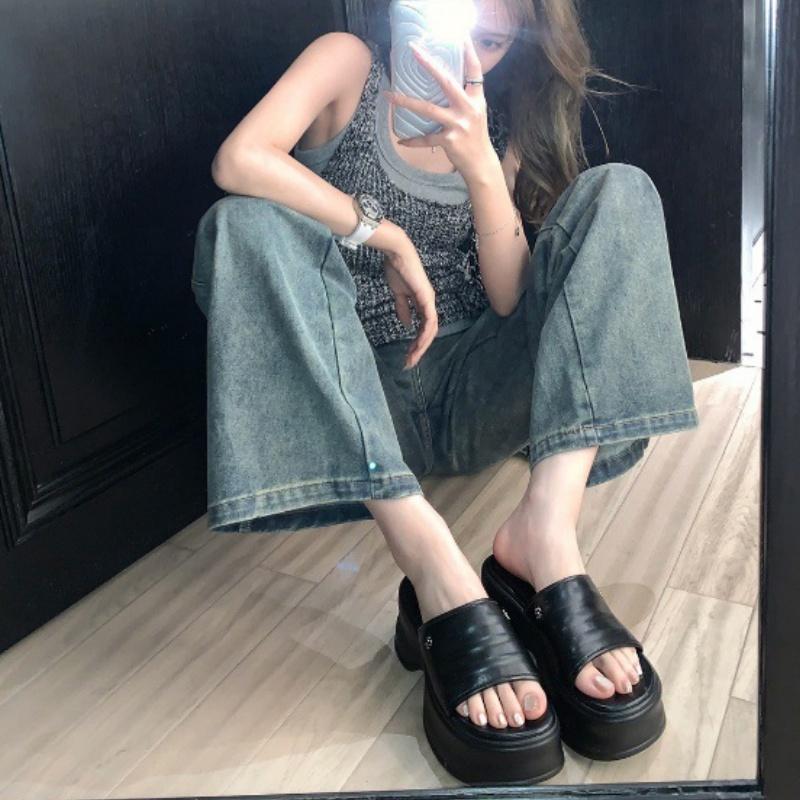 Модные черные шлепанцы на массивной платформе женские лето 2025 толстая подошва танкетка сандалии для женщины нескользящие уличные шлепанцы Mujer