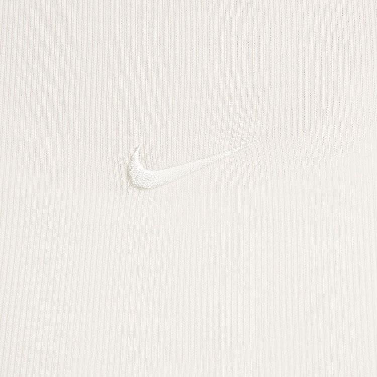 Nike T Shirts Women's White Crew Neck Moderate Straight Fit FB8718-104