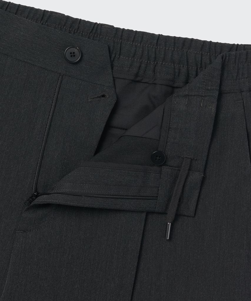 MUSINSA STANDARD One-Pleat Bermuda Banding Half Slacks [Charcoal Gray]