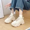 Папины кроссовки для девочки 2025 Новые осенние тонкие и дышащие спортивные кроссовки на толстой подошве с увеличением роста, маленькие белые кроссовки, универсальные повседневные кроссовки на мягкой подошве