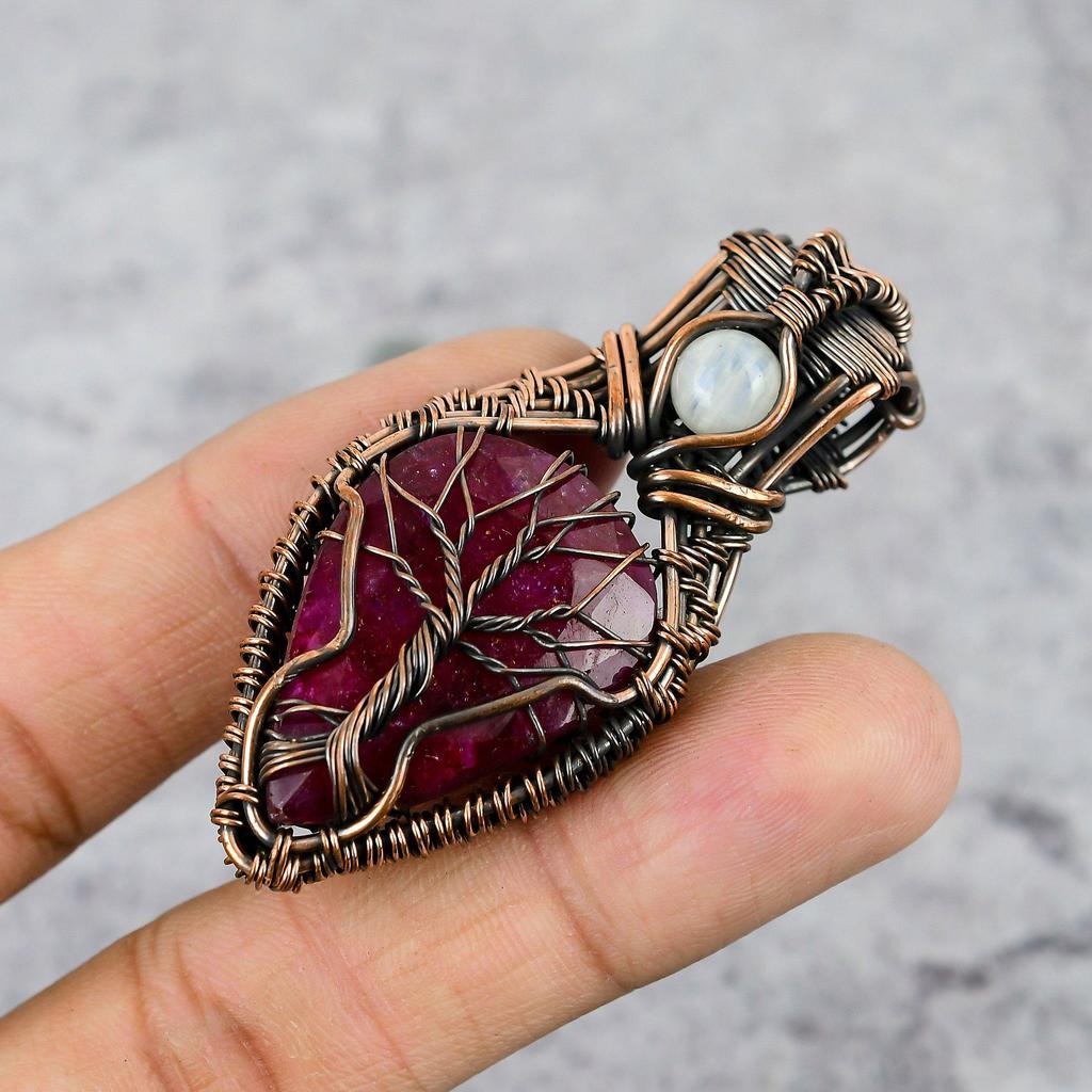 Рубин и лунный камень Драгоценный камень Чистая медная проволока Обертывание Ювелирная подвеска ручной работы