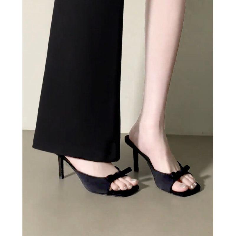 Летом 2025 года женщины будут носить новые босоножки с квадратным носком, открытым носком и каблуком-шпилькой, с милыми бантами и босоножками на высоком каблуке.