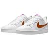 Nike Court Borough Low 2 SE для школьников 'Белый Металлик Медь' (унисекс) Белые / Ярко-фиолетовые / Металлик Медные Детские скейтбордические кроссовки