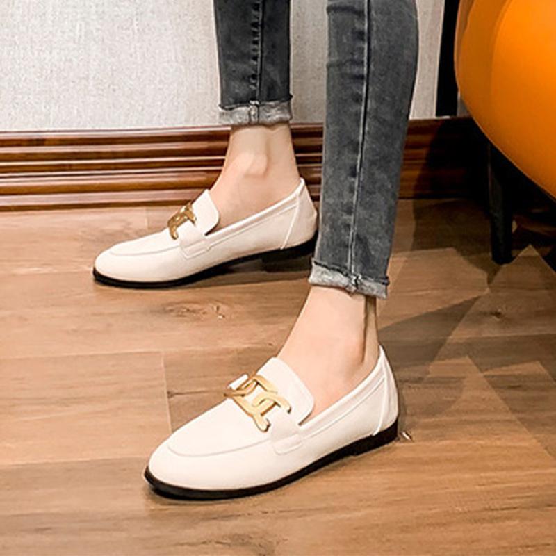 Женские туфли на плоской подошве. Женские модные лоферы без шнуровки. Металлическая цепочка с декором. Повседневная обувь-оксфорды на низком каблуке. Круглый носок. Высочайшее качество.
