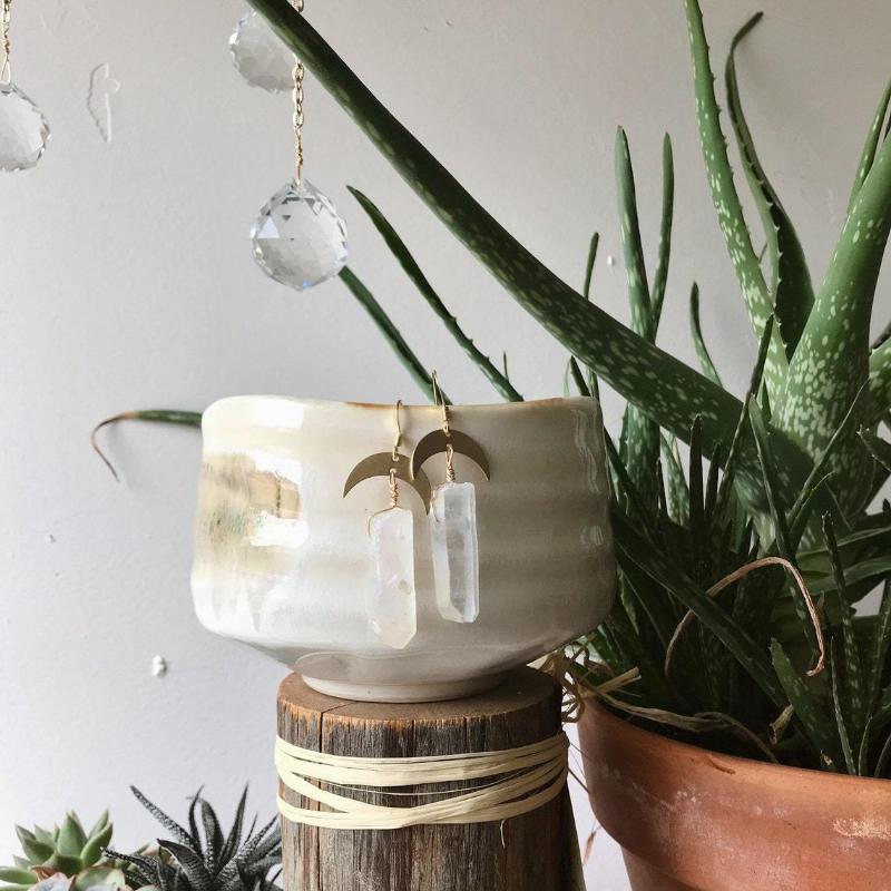 Золотая луна с белыми нерегулярными искусственными кристаллами, висячие серьги, элегантные ювелирные изделия из сплава в богемном стиле, женский подарок