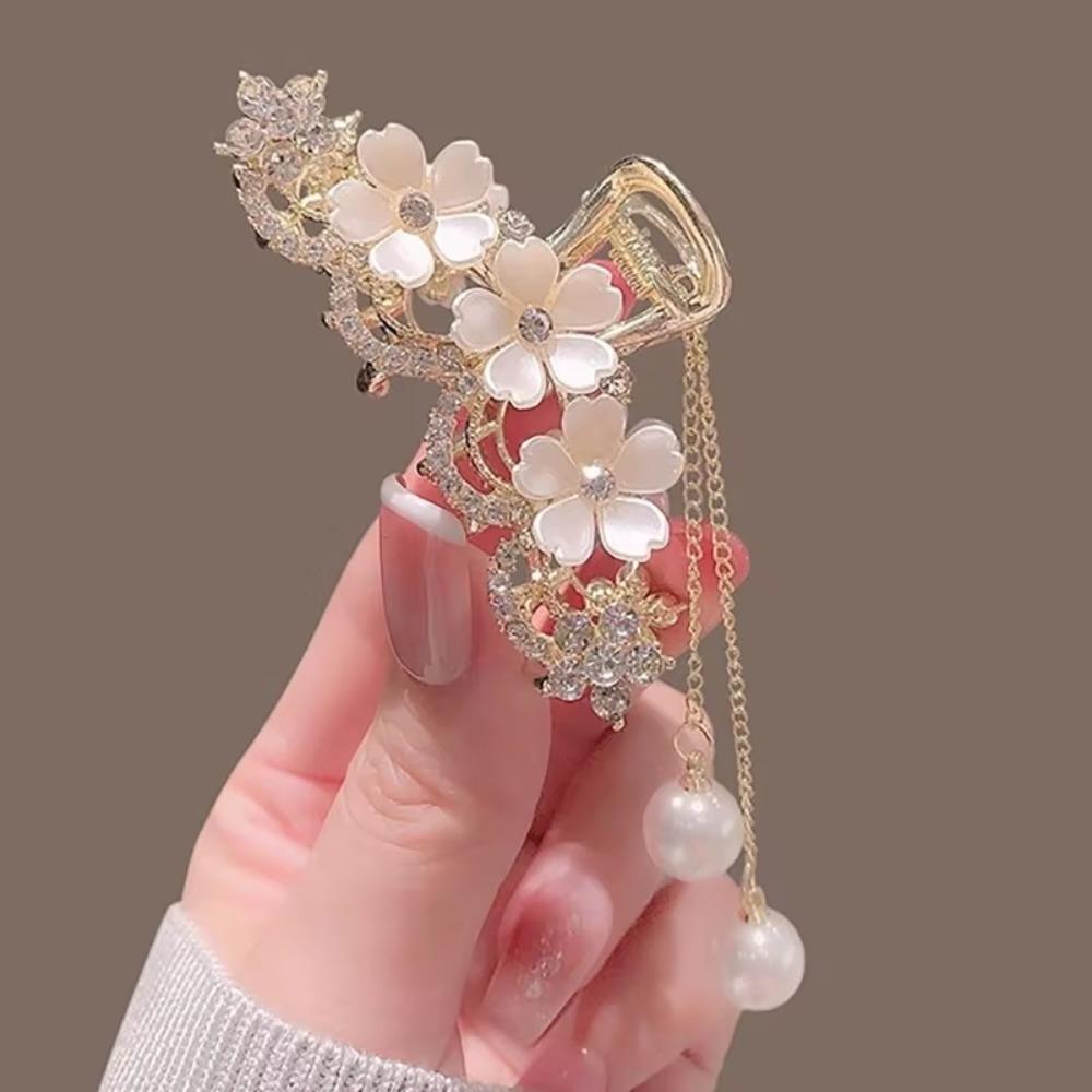 New Pearl Jasmine Flower Tassel Claw Clip Diamond-encrusted Elegant Shark Clip Metal Hair Accessories Female Hair Clip