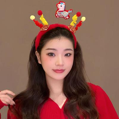 Милая мультяшная новогодняя повязка на голову Талисман Счастливый Кот Конская повязка Красный конь Повязка на голову с головой лошади Реквизит для фото
