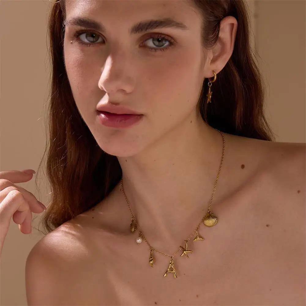 Ожерелье-ракушка золотого цвета, медный чокер с жемчугом, простое ожерелье с подвеской-буквой, женское