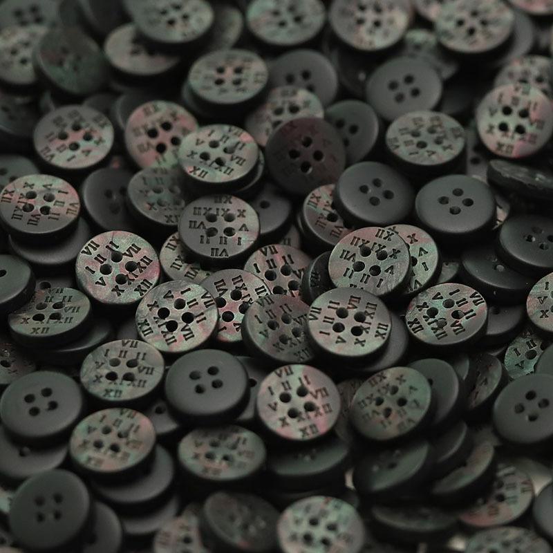 Четырехглазая резиновая буква пуговица воротник рубашки рукав пуговица черный белый имитация ракушки вязаный кардиган верхняя одежда аксессуары