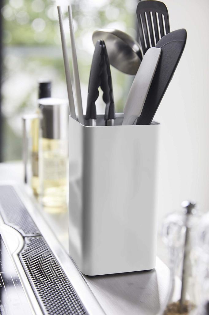 Кухонный инструмент Yamazaki x x Компактный, но вместительный 5183 Подставка, Квадратная, Белая, Прибл.. Ш9,5 Г9,5 В18см, Тарелка, Вместимость,