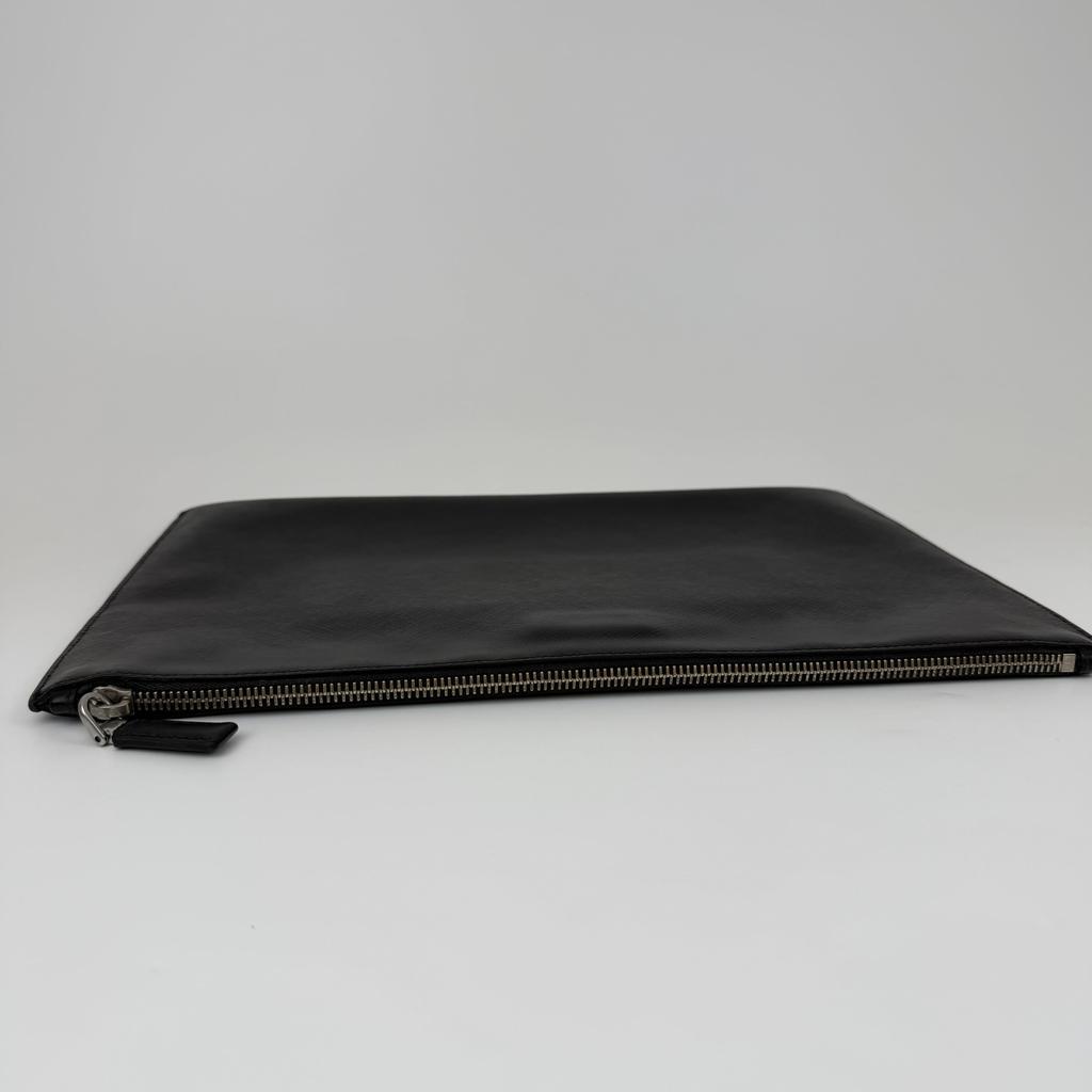 [Pre-Owned] Clutch Black Leather Logo Crosshatch Handbag Silver Hardware - Very Good #1MR3RUN