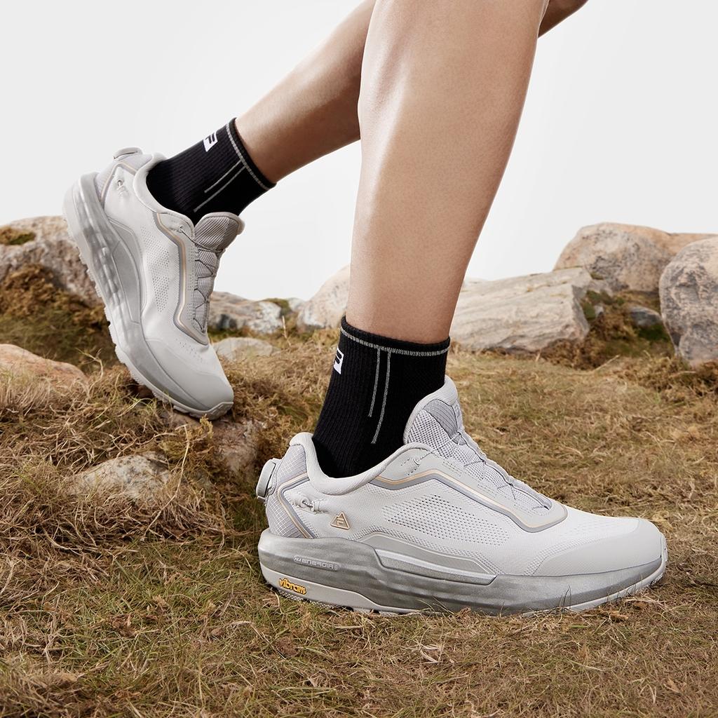 Fila Boa Explorer 2 Slip-On Минималистичные Универсальные Горного Стиля Дышащие Низкие Кроссовки для Активного Отдыха Мужская Обувь Лунно-Серый A12M431205FLR