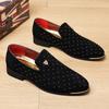 Обувь больших размеров для мужчин Повседневная обувь из замши и кожи Туфли с острым носком и маленькими заклепками Туфли-лодочки Уличные трендовые туфли-лоферы