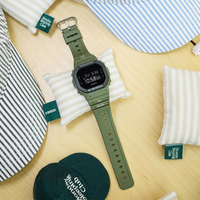 Casio Понедельник Клуб Спящих Коллаборация ЦИФРОВЫЕ 200м Водонепроницаемые Кварцевый Механизм Пластиковый Ремешок Часы DW-5610UU-3PRM