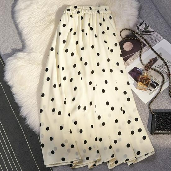 Эластичная юбка в горошек с высокой талией для миниатюрных женщин - Облегающий крой, средней длины, визуально вытягивает силуэт и стройнит, для весны и осени.