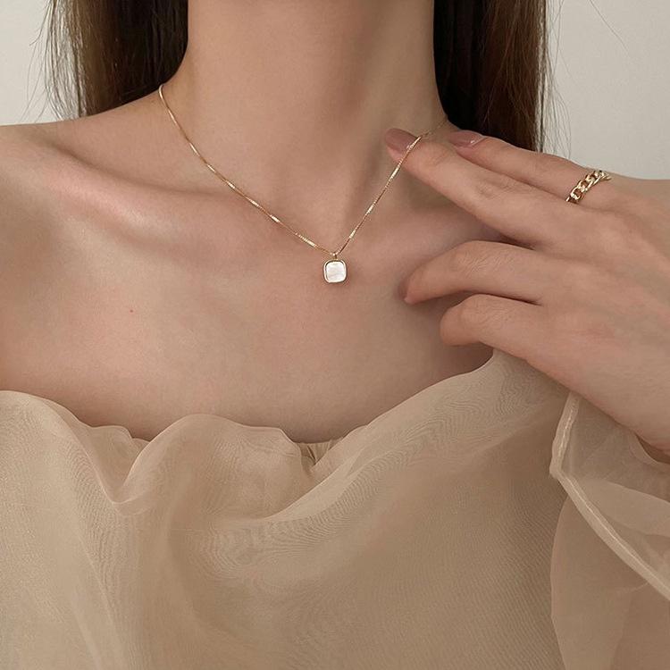 New Square Oil Dropper Necklace Minimalist And Trendy Design White Color Fashionable Pendant For Women