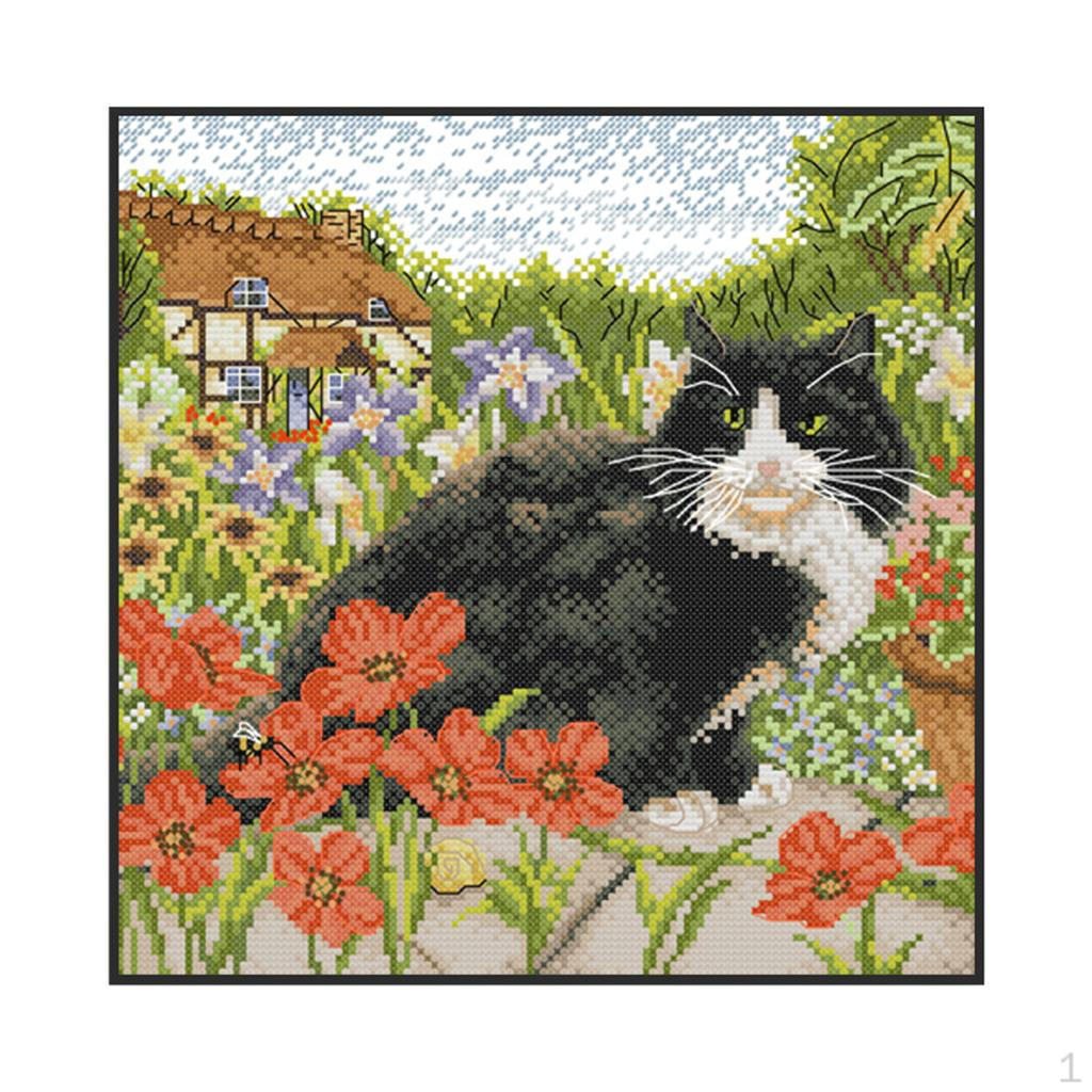 Красивое цветочное украшение в виде кошки, выполненное вышивкой гладью.