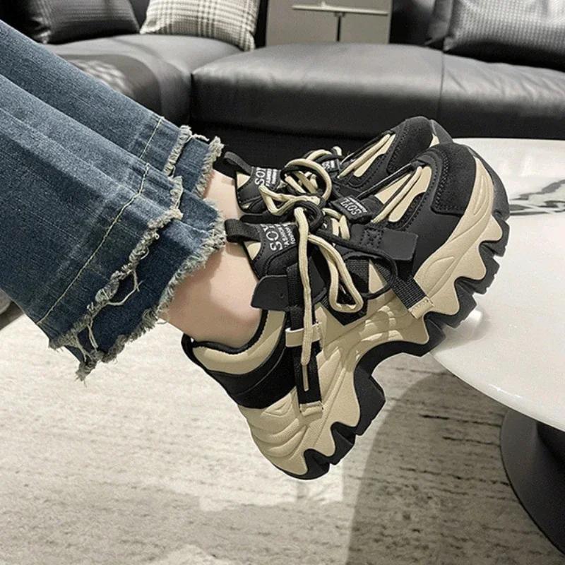 Кроссовки на толстой платформе для женщин, осенние повседневные туфли на шнуровке из вулканизированной стали, женская спортивная обувь на высоком каблуке 2025 года
