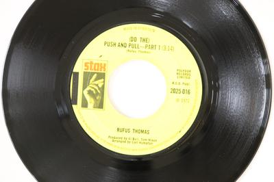 7-дюймовая пластинка RUFUS THOMAS - (Делай) Толкай и тяни 2025016 Stax 1971 UK Соул/Фанк Б/У