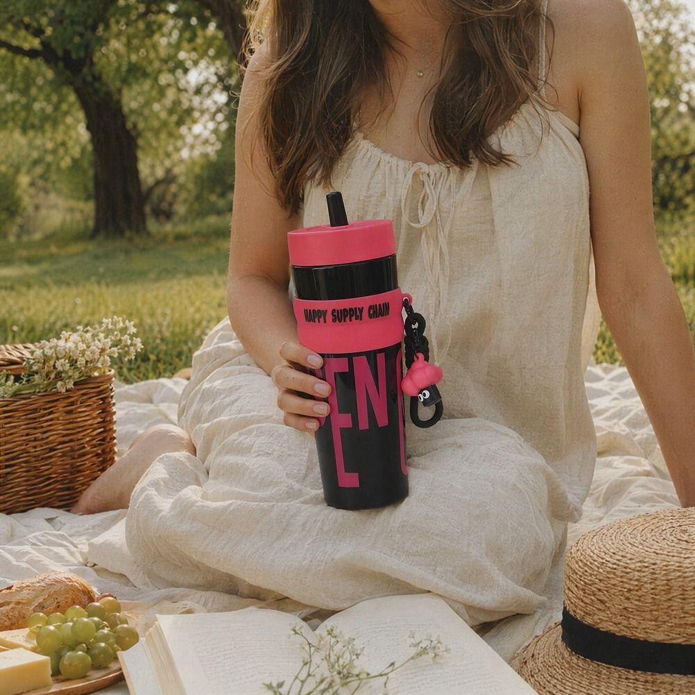 Durable Large Capacity Straw Tumbler Plastic Leak-proof Coffee Cup with Straw Temperature Resistant Straw Cup Sports