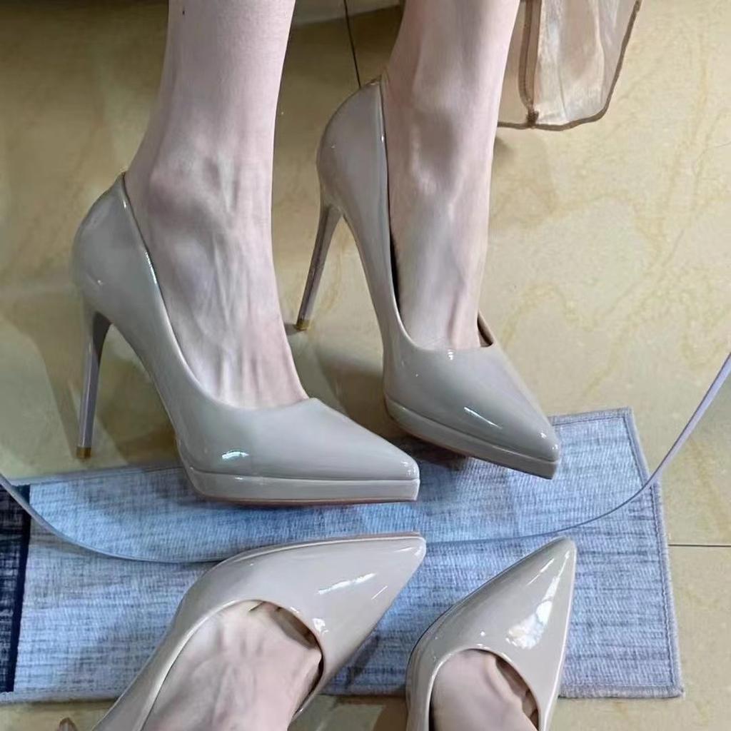 Водонепроницаемые туфли на высоком каблуке женские летне-осенние 2024 новые остроносые на тонком каблуке телесные лакированные сексуальные модельные туфли