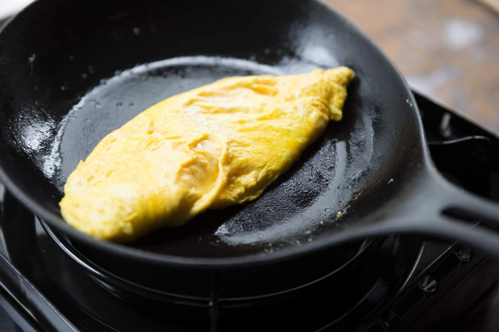 Iwachu Сковорода Omelette 24 черная запеченная внутренняя IH совместимая Nambu Ironware 24601 диаметр 23,5 см