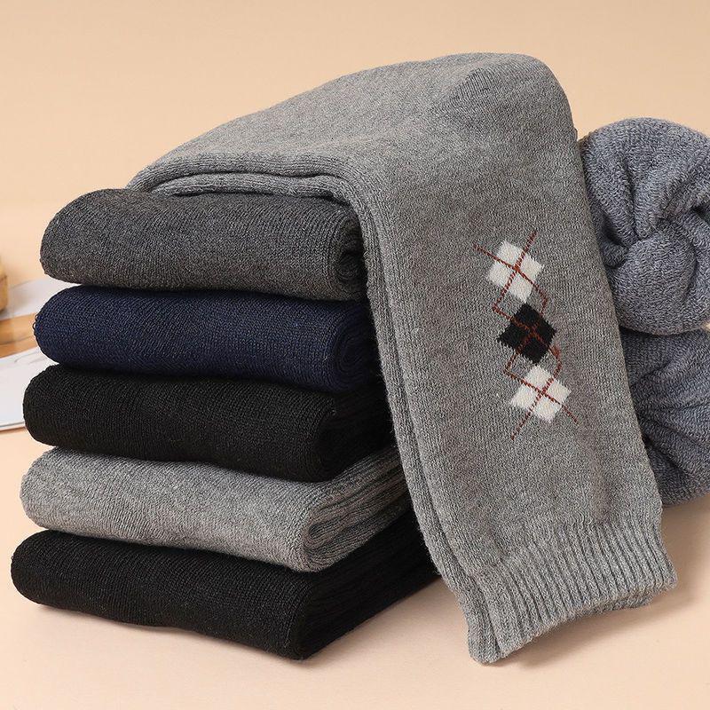 Men's Mid-Tube Velvet Thick Warm Socks (5-10 Pairs), Loose Totem Design for Autumn and Winter