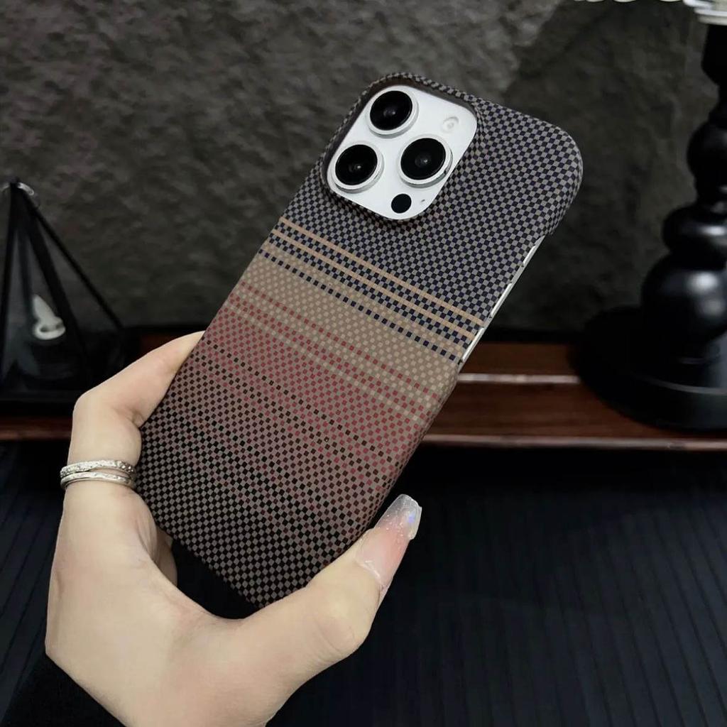 Применимо к iPhone17 углеродное волокно Кевлар магнитный чехол для мобильного телефона Apple 16 полупакет легкий и тонкий ПК противоударный защитный чехол