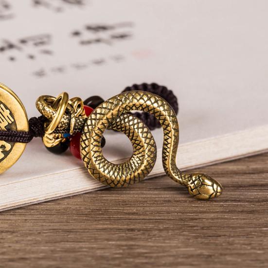 Брелок в стиле ретро в виде змеи, реалистичная резьба, кулон на удачу, китайский брелок на год змеи 2025, сумки, аксессуары для одежды
