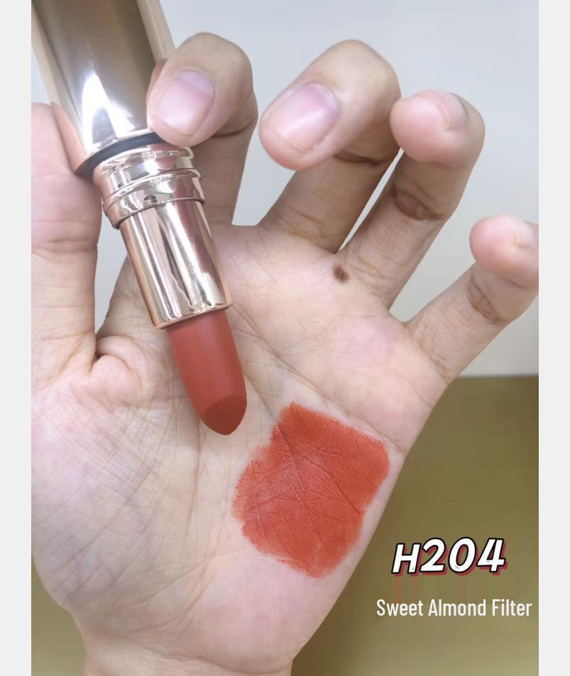 Huris Soft Focus Velvet Lipstick – Матовая, Не сушит, Не липкая, Идеально для вечеринок