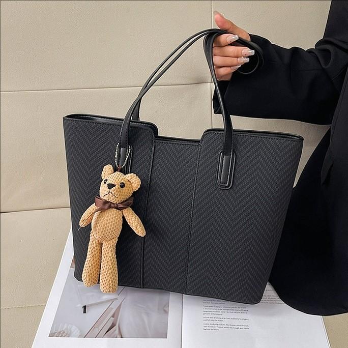 Elegant Soft Pu Shoulder Bag With Inner Pocket And Details For Office