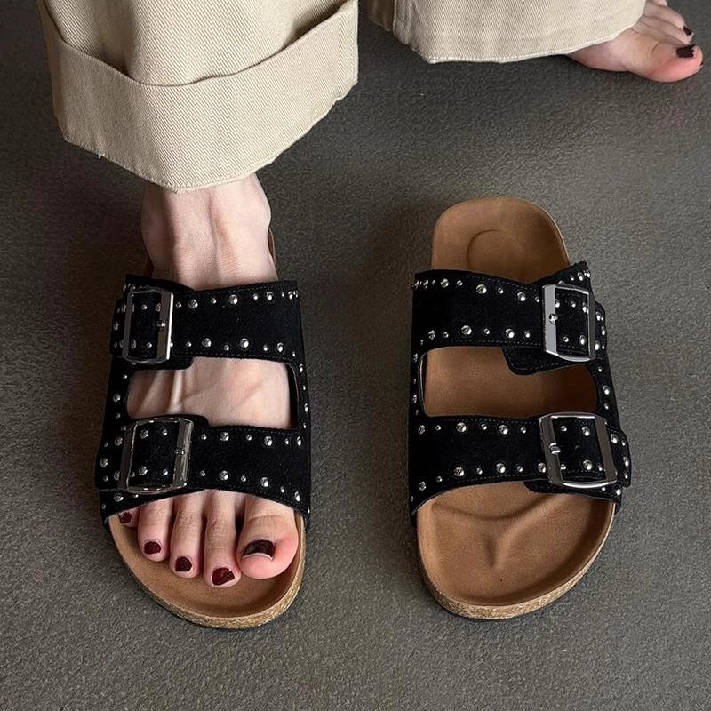 Fashion New Metal Rivets Decorative Slippers Women Fashion Belt Buckle Designer Slippers for Women Summer Flat Sandals Cozy Flip Flops