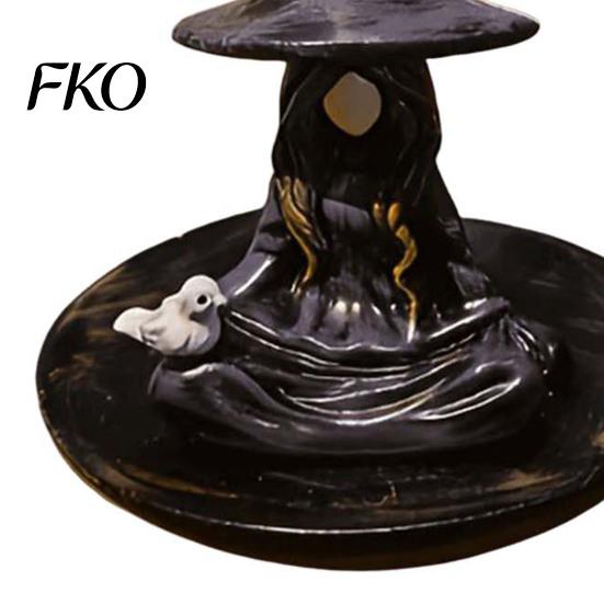 Wide Rim Bird Feeder Meditating Witch Feeder, Outdoor Hanging Deep Food Tray Waterproof Resin for Garden Decoration Spill-proof