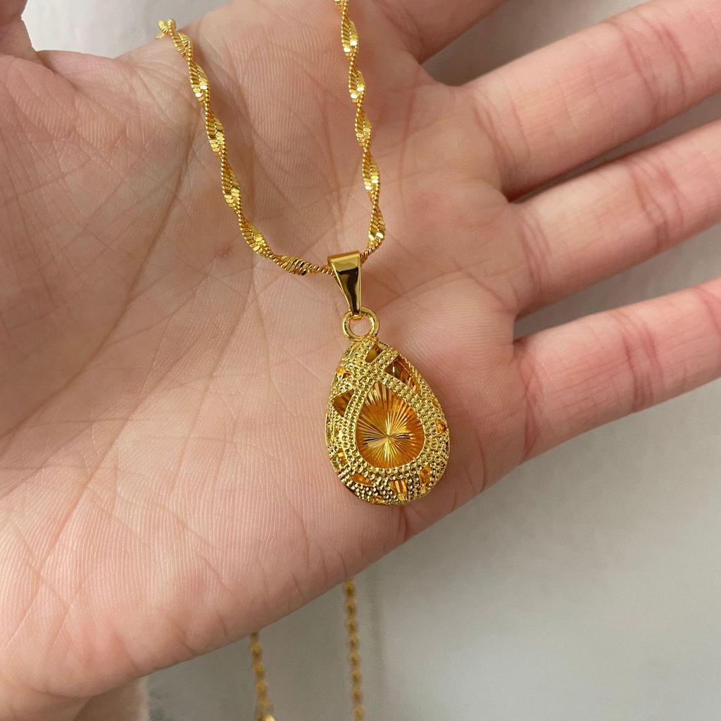 «Золотое ожерелье с подвеской в виде сердца и капли воды»