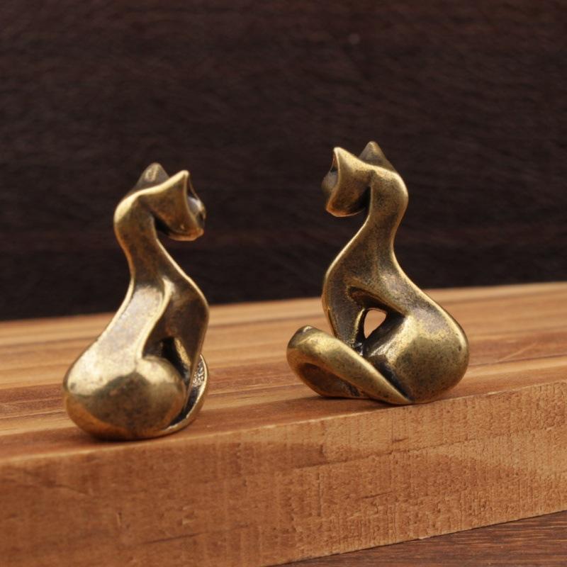 Фигурка кошки из латуни, Винтажная латунная скульптура, Настольное изделие, Маленькое украшение, Статуэтка кошки для дома/офиса, Декор для дома