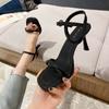 Мода 2025 Летний стиль Новые сандалии с ремешком на пряжке и квадратным носком Тонкий каблук Модные сандалии с перемычкой для пальца Женские туфли на каблуке Сандалии Слингбэк Сексуальные лодочки