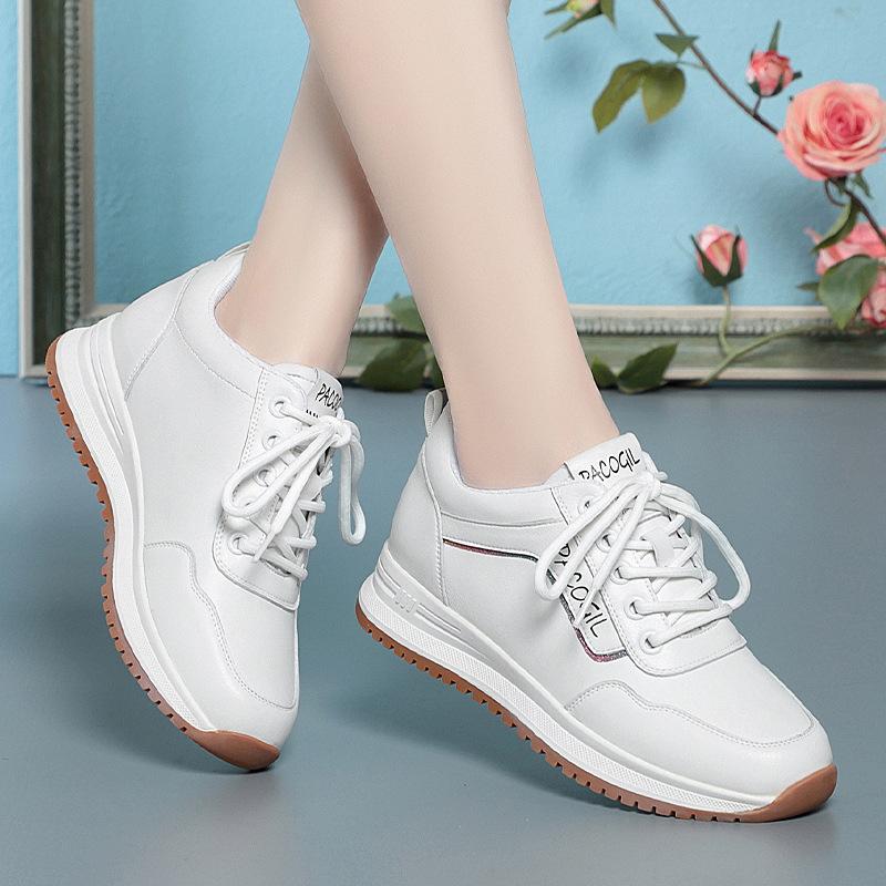 Sneakers Women's New Autumn and Winter Velvet Women's Shoes Soft-soled Middle-aged and Elderly Flat-soled Travel Casual Shoes