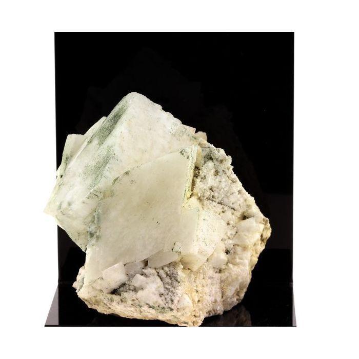 Pierres et Minéraux. Adulaire. 2146.5 ct. Suisse.