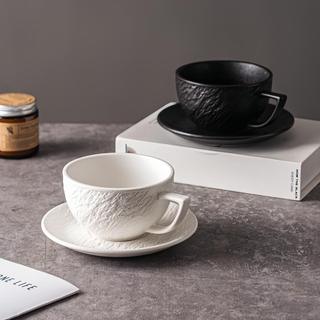 Керамическая кружка для латте с узором камня, изящная чашка для послеобеденного чая, набор черно-белых кружек с круглым блюдцем