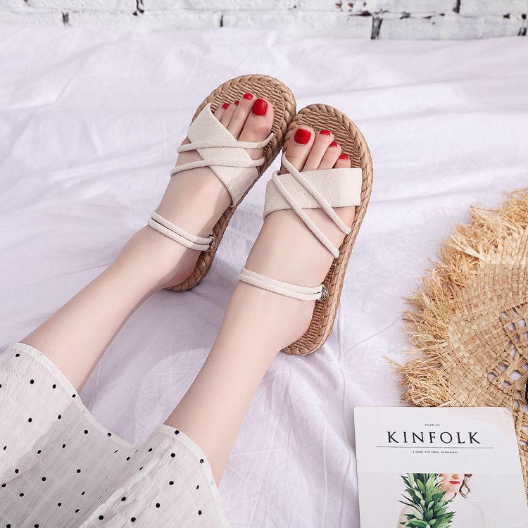 Женские сандалии 2024 года, новые модные корейские тапочки, женские повседневные плоские повседневные ретро-римские сандалии, пляжные сандалии для отдыха на открытом воздухе, сандалии для женщин