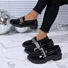 Ретро туфли на платформе для женщин - Новый стиль, массивный каблук, Большой размер - Одна туфля