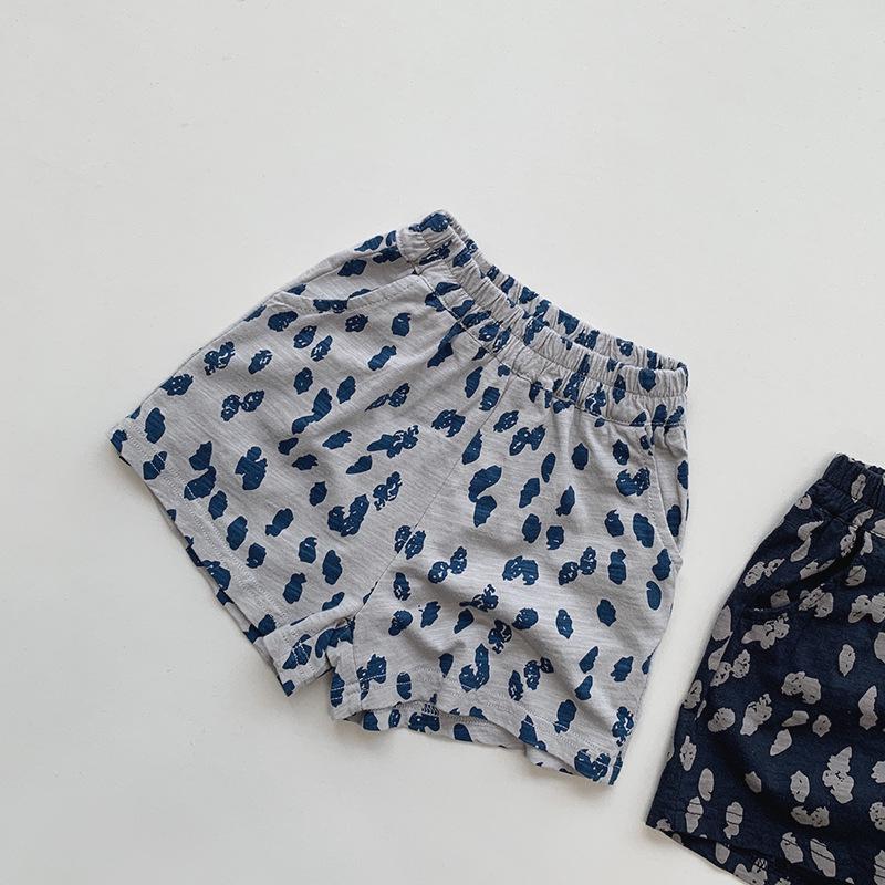 Лето 2025 Шорты в горошек для мальчиков и девочек – Малышовые повседневные брюки в корейском стиле, Модный детский дизайн до колена