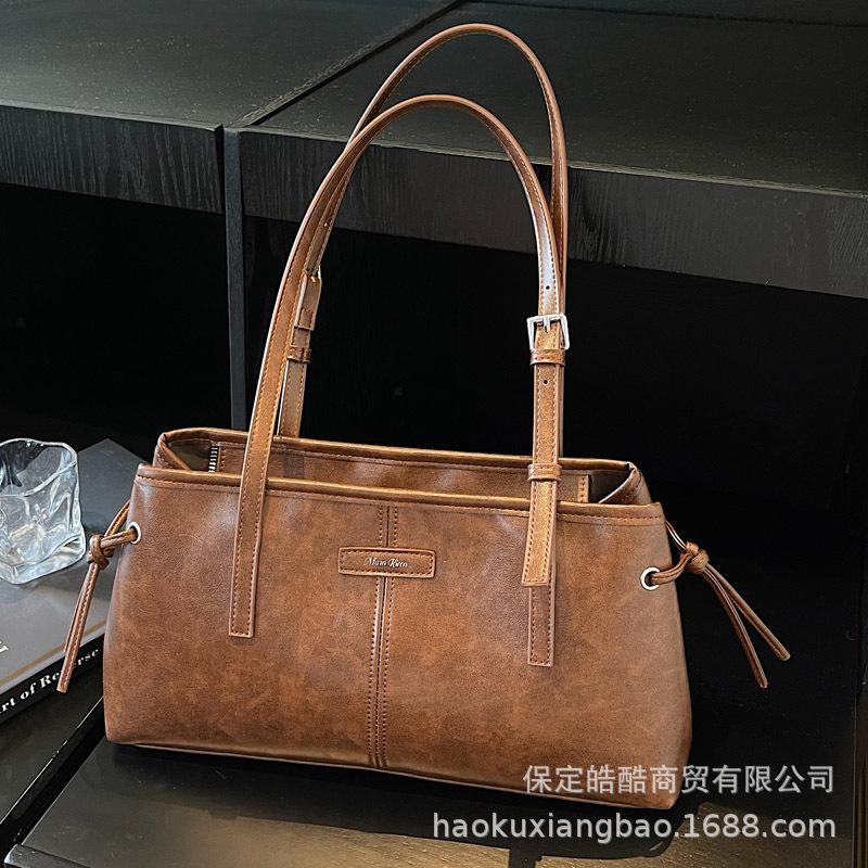 Сумка большой вместимости женская осенне-зимняя универсальная 2025 новая простая текстурная сумка через плечо повседневная рабочая сумка-тоут для поездок