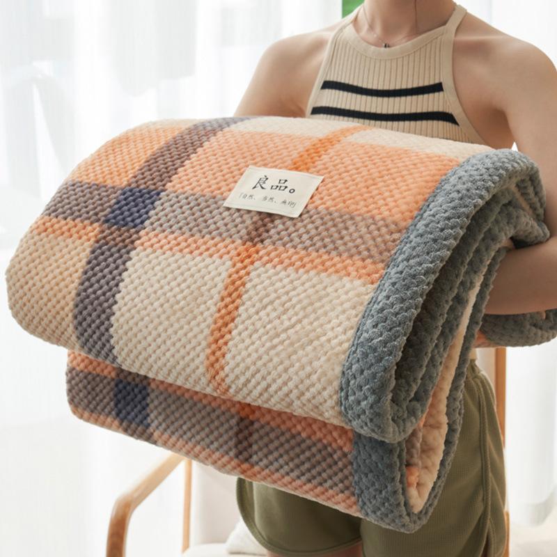 Ultra-Soft Thick Velvet Blanket Versatile Skin-Friendly Throw For Bed Sofa Travel More Contemporary Plaid Design